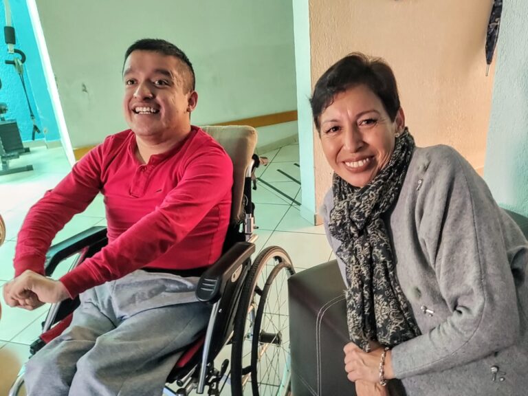 De madre cuidadora a activista: Martha y la transformación inspiradora de la equinoterapia