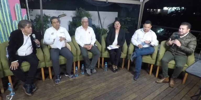 Debate de Huamantla: sin propuestas, ausencias, reventado y mal conducido