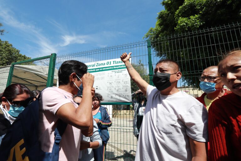 Protesta de pacientes renales y familiares: exigen atención médica de calidad