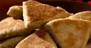 Tlaxcales con Salsa de Fresas