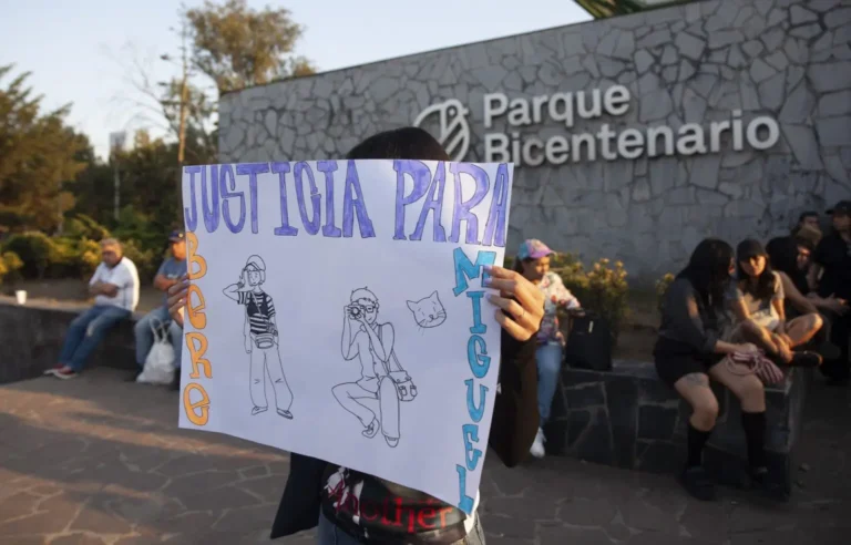 «Ninguna pasión debería costar la vida». Fotógrafos mueren mientras cubrían festival de música
