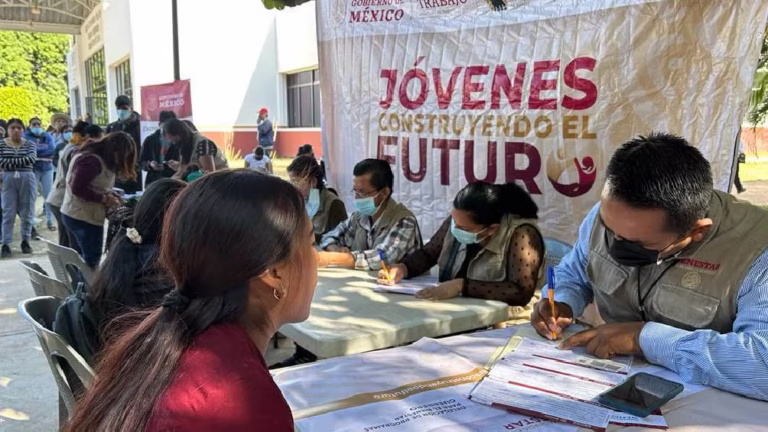 Jóvenes Construyendo el Futuro: un programa que no contempla a los millenials