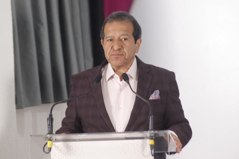 Mena culpa a empresa por los “6 dedos”; Atayde Entertainment trabaja para el Gobierno desde 2021