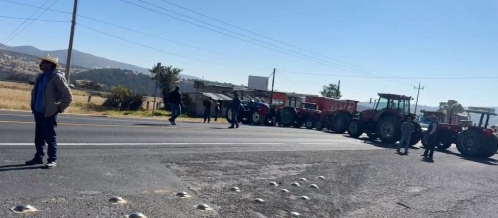 bloqueo carretero en Nanacamilpa