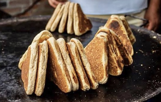 Tlaxcales: El bocado ancestral que define el alma de Tlaxcala