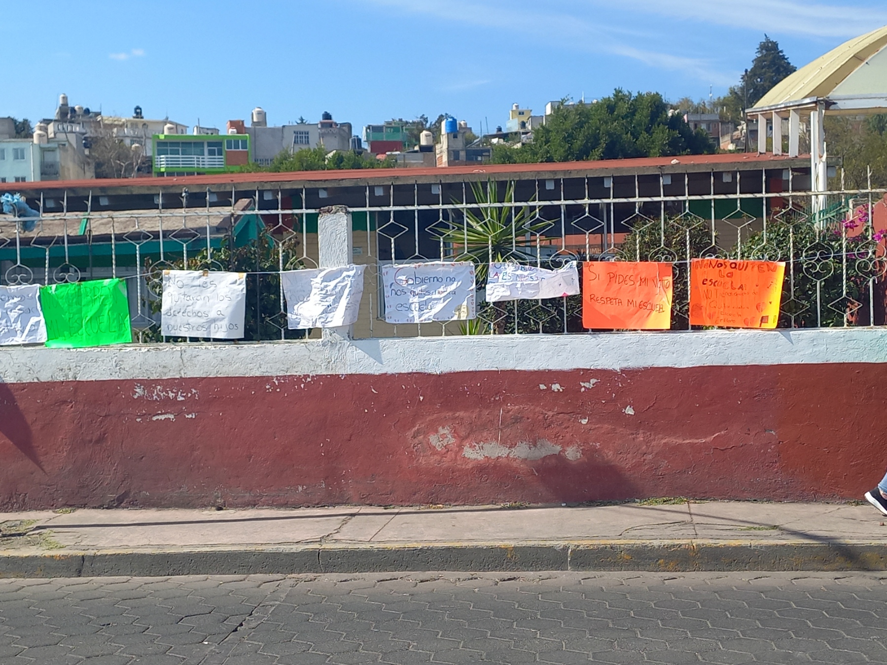 ¿Reubicación o desalojo? Padres de la Primaria Emiliano Zapata e Ignacio Manuel Altamirano denuncian intimidación y engaños de la SEPE