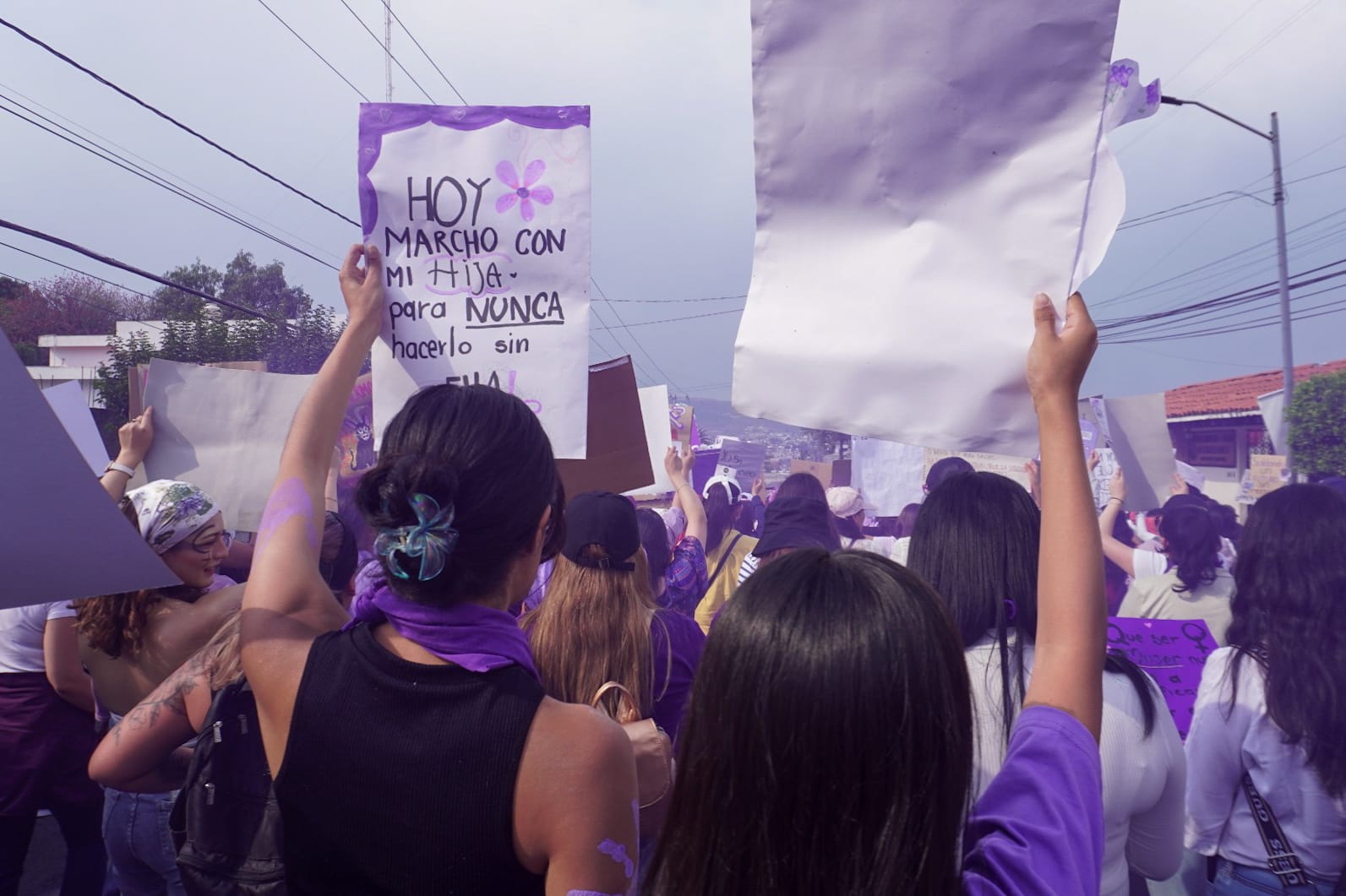 8M 2026 en Tlaxcala: Más mujeres marchan pese a vallas, apagón, inhibición de internet y purplewashing