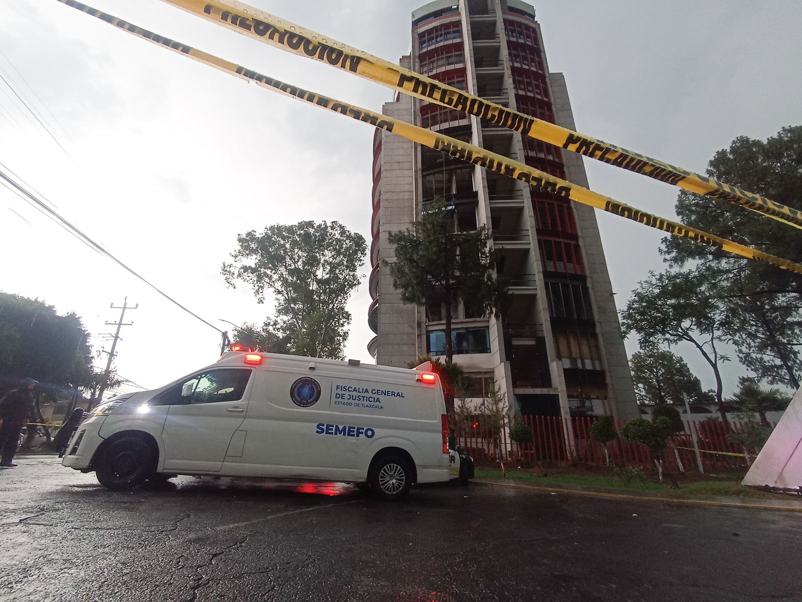 Hombre sin vida en rectoría de la UATx: Lentitud de la Fiscalía, silencio universitario y desinformación mediática